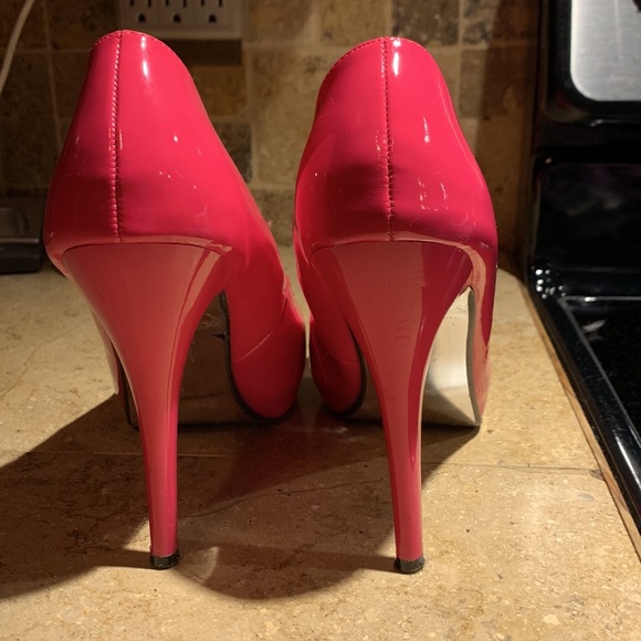 Worn once for about 20 min, to an occasion - Picture 4 of 8